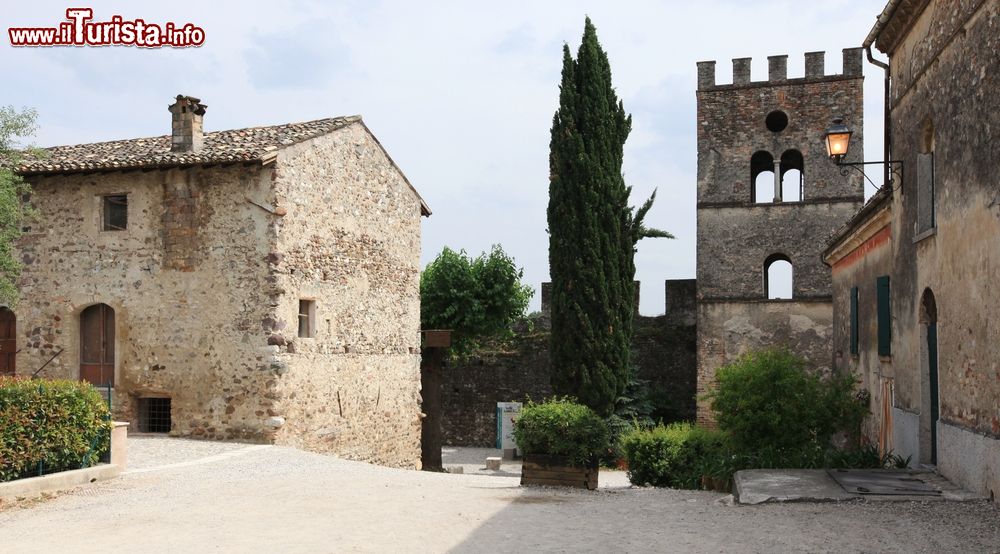 Immagine Il centro storico di Castellaro Lagusello in Lombardia