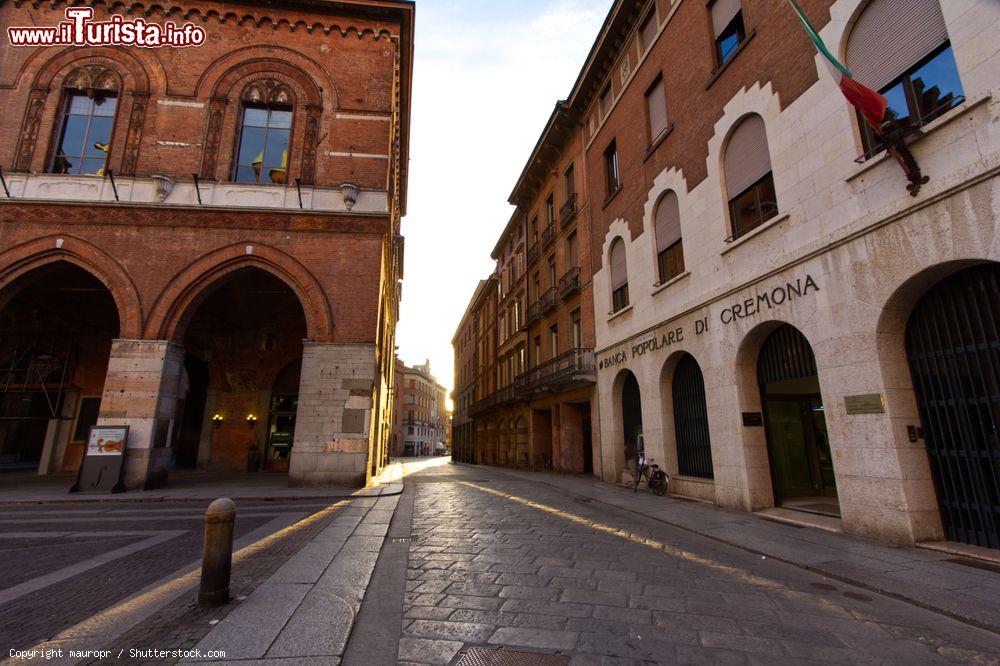 Immagine Il centro storico di Cremona completamente deserto durante l'epidemia di Covid-19 in Lombardia - © mauropr / Shutterstock.com