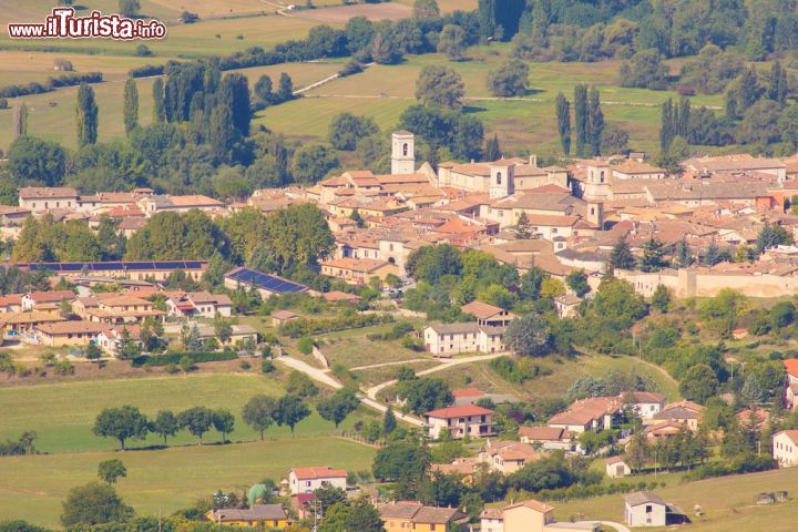 Immagine Il centro storico di Norcia, Umbria. E' una città millenaria, ricca di storia e spiritualità: immersa nel parco dei Monti Sibillini, è una delle perle della Valnerina - © Buffy1982 / Shutterstock.com