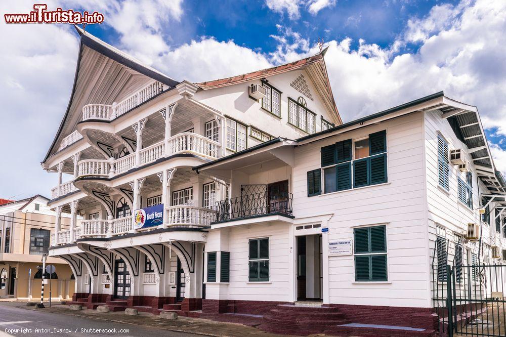 Immagine Il centro storico di Paramaribo, Suriname, con la tradizionale architettura in stile coloniale - © Anton_Ivanov / Shutterstock.com