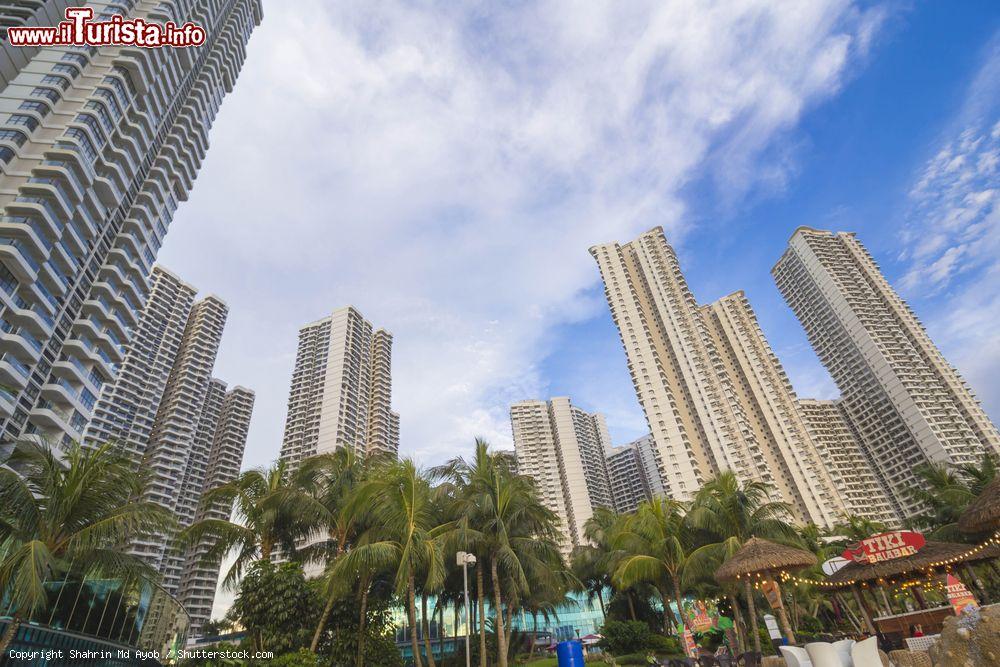 Immagine Il Century Garden residence a Johor Bahru, Malesia: è un moderno residence disegnato da una ditta cinese - © Shahrin Md Ayob / Shutterstock.com