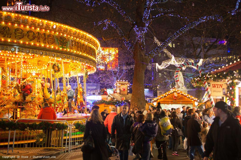Immagine Il Christmas Park di Leicester square a Londra, uno dei luoghi caratteristici del Natale londinese - © IR Stone / Shutterstock.com