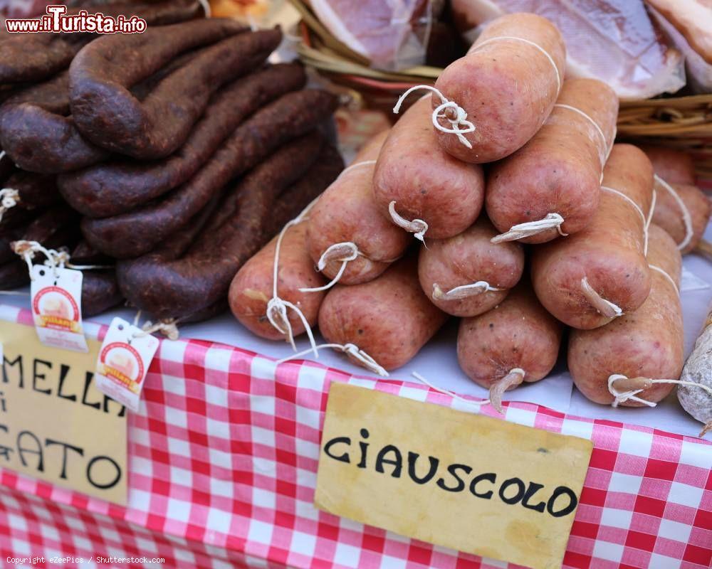 Immagine Il ciauscolo, il salume spalmabile, ed altre specialità della regione Marche - © eZeePics / Shutterstock.com