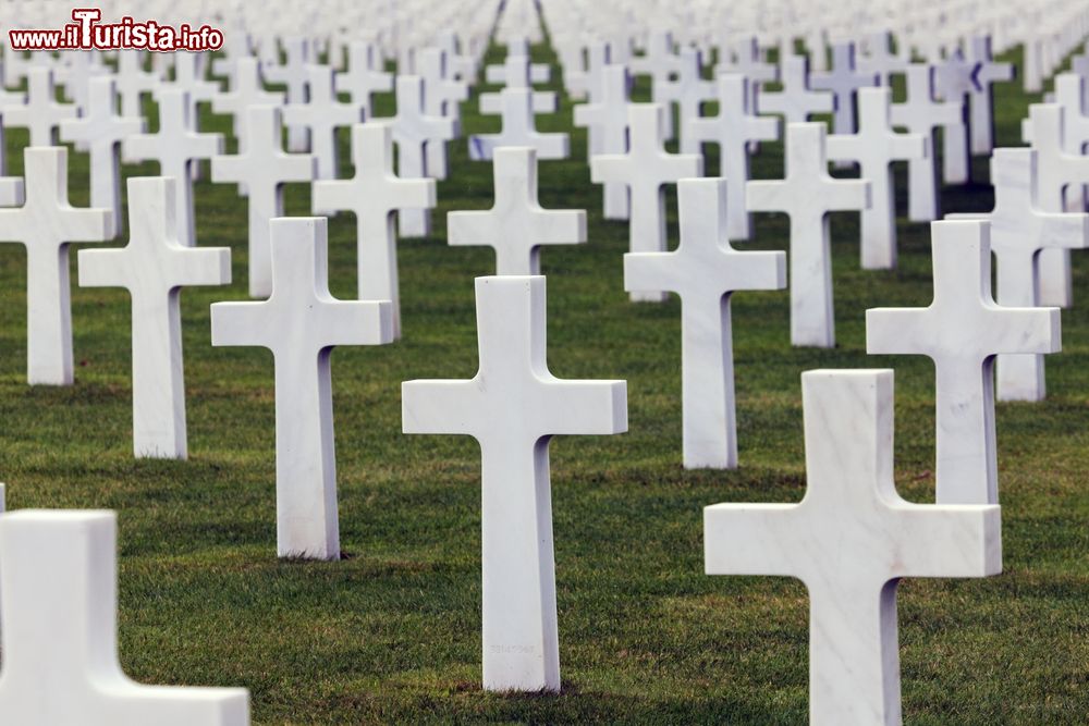 Immagine Il cimitero e memorale americano a Saint Laurent sur Mer dedicado ai morti dello sbarco in Normandia del giugno 1944
