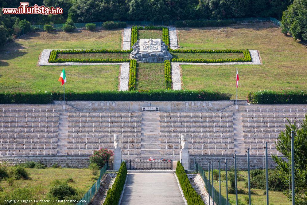 Immagine Il cimitero polacco a Monte Cassino, teatro della battaglia della Seconda Guerra Mondiale, lungo la linea gotica. - © Angelo Cordeschi / Shutterstock.com