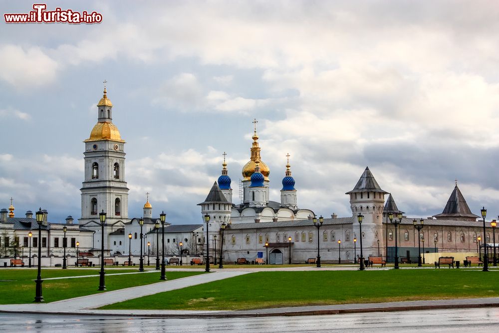 Immagine Il cremlino e i templi di Tobolsk, Russia. In questa città venne mandato in esilio l'ultimo zar di Russia, Nicola II°, con tutta la famiglia.