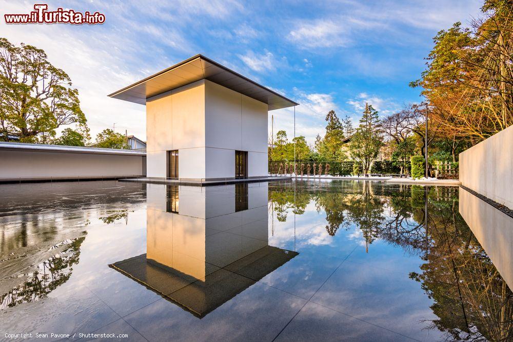 Immagine Il D.T. Suzuki Museum a Kanazawa, Giappone. Il museo ricorda l'operato di Daisetsu Teitaro Suzuki, uno studioso che diffuse la filosofia dell'Estremo Oriente in Occidente - © Sean Pavone / Shutterstock.com