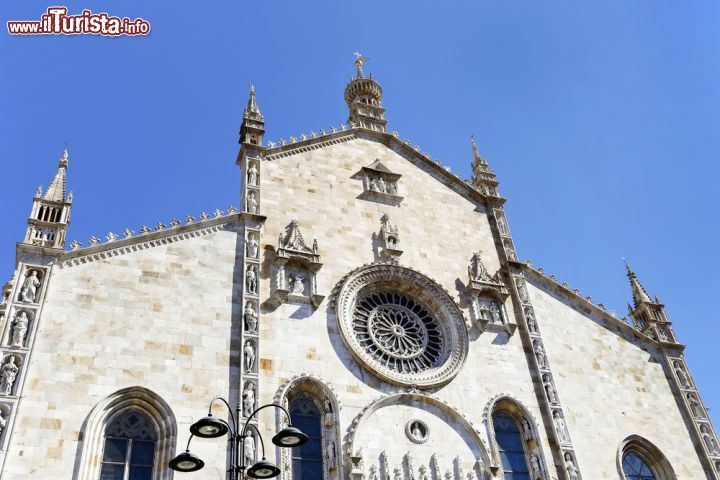 Immagine Il Duomo gotico di Como in Lombardia. - © RMIKKA / Shutterstock.com