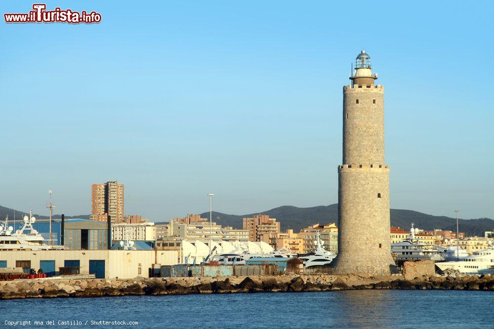 Immagine Il Fanale di Livorno, lo storico faro della Toscana - © Ana del Castillo / Shutterstock.com