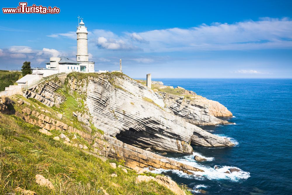 Immagine Il faro di Cabo Mayor lighthouse vicino a Santander in Cantabria, nord della Spagna