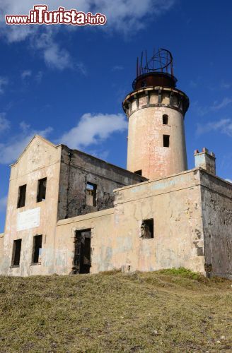 Immagine Faro di Mahebourg sull'isola di Mauritius - Una vecchia costruzione con tanto di faro ormai in disuso ma considerato vera e propria attrazione turistica sull'isola di Mauritius nei pressi di Mahebourg © Pack-Shot / Shutterstock.com