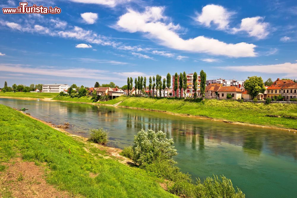 Immagine Il fiume Kupa a Karlovac nella Croazia Centrale