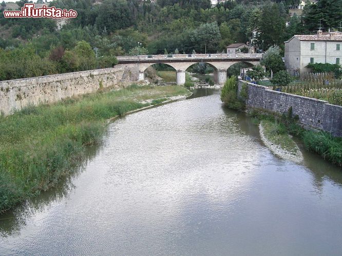 Immagine Il fiume Metauro fotografato a Sant'Angelo in Vado  - © Adri08 - CC BY-SA 4.0 - Wikipedia