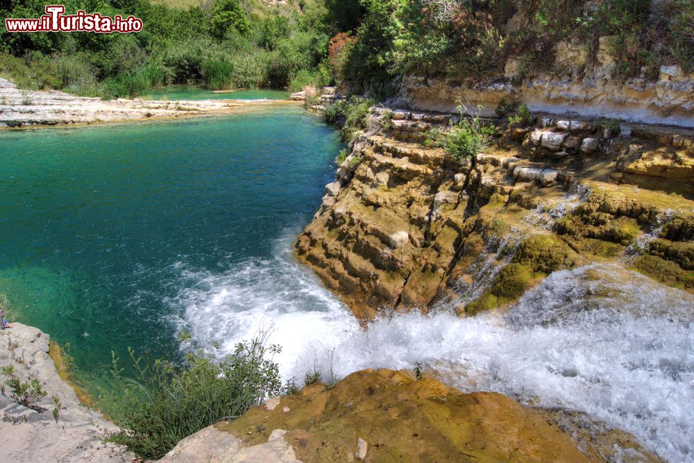 Immagine il fiume nella gola di Cavagrande in Sicilia