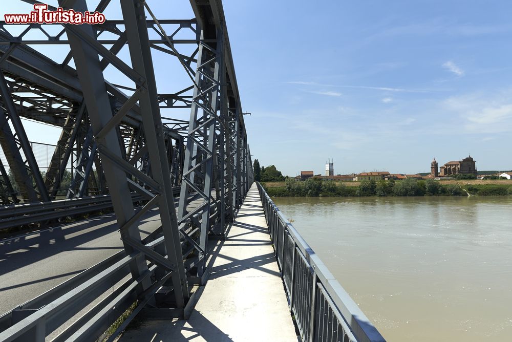 Immagine Il fiume Po ad Ostiglia in provincia di Mantova, Lombardia