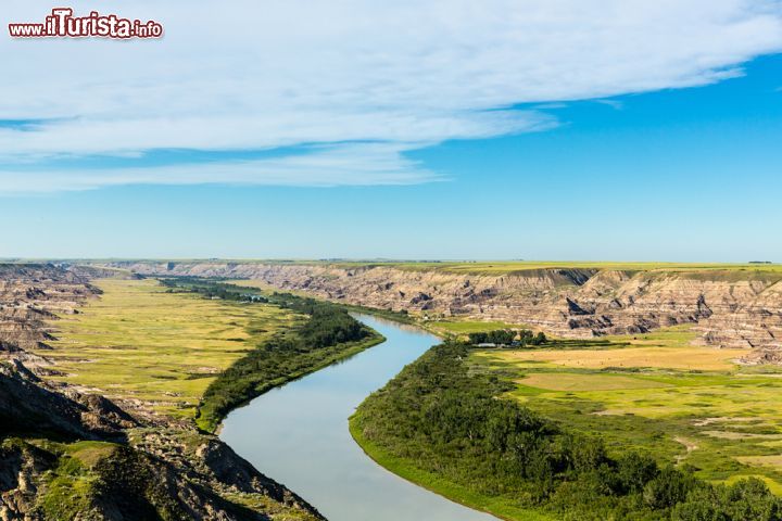 Immagine Il fiume Red Deer River nelle badlands del Canada - © r.classen / Shutterstock.com