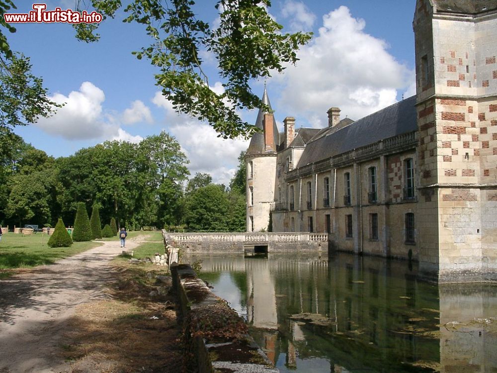 Immagine Il fossato del Castello di Chateau d'O  a Mortree in Normandia (Francia)