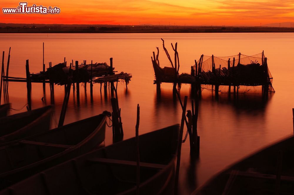 Immagine Il lago di Lesina in Puglia fotografato all'alba.