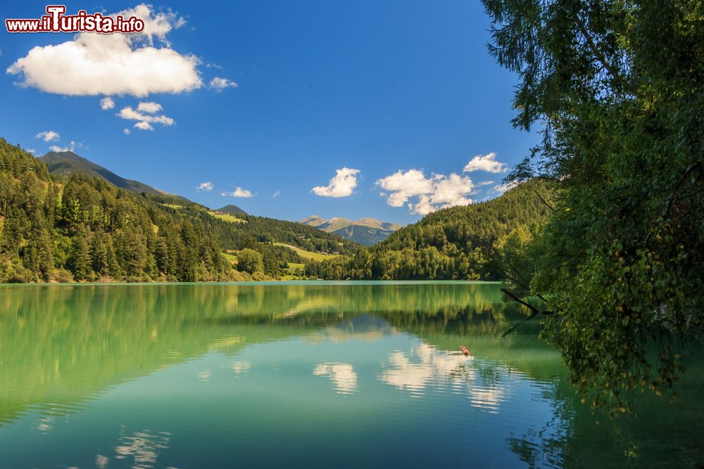 Immagine Il lago di Olang-Valdaora sulle Dolomiti in Alto Adige