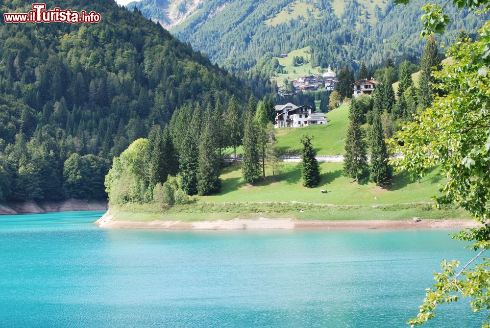 Immagine Il Lago di Sauris in Friuli tra le Alpi della Carnia