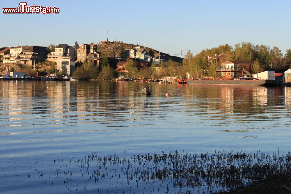 Immagine Il lago e la città di Yellowknife in Canada