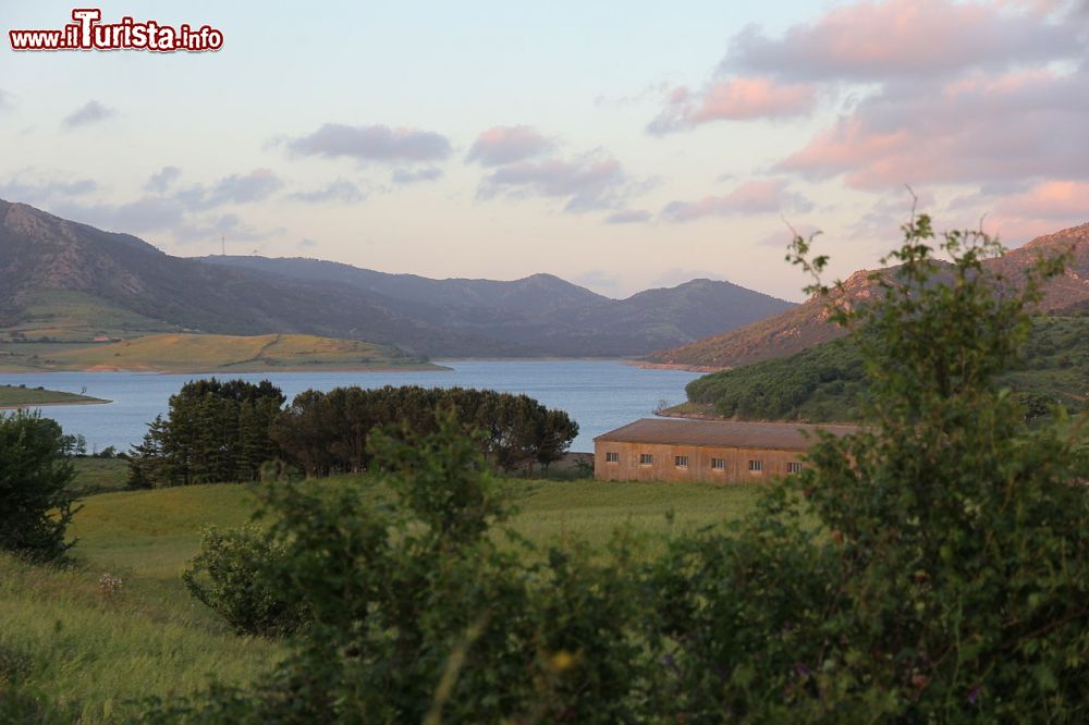 Immagine Il Lago Lerno in Sardegna, nei prezzi di Pattada - © Gianni Careddu, CC BY-SA 4.0, Wikipedia