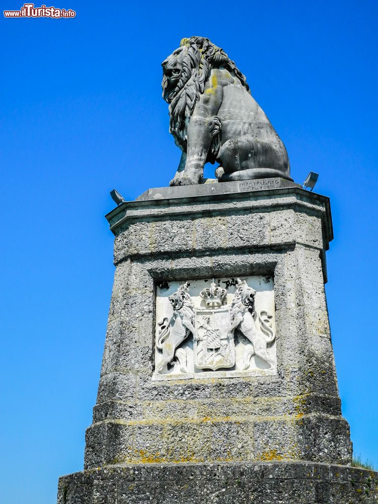Immagine Il leone bavarese in pietra al porto di Lindau, Germania.