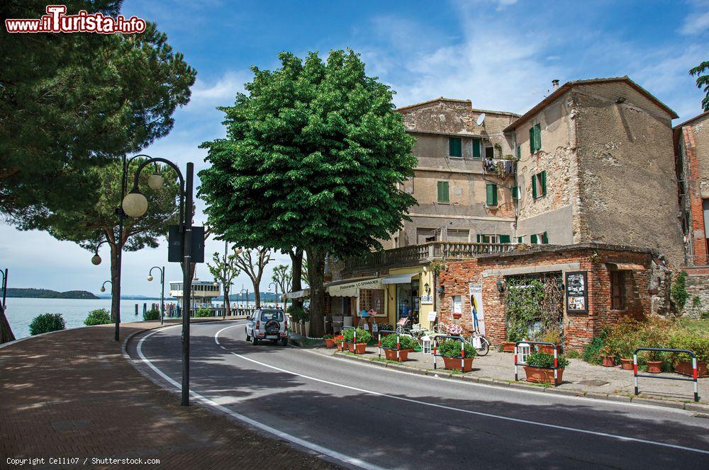 Immagine Il lungolago di Passignano sul Trasimeno in Umbria  - © Celli07 / Shutterstock.com