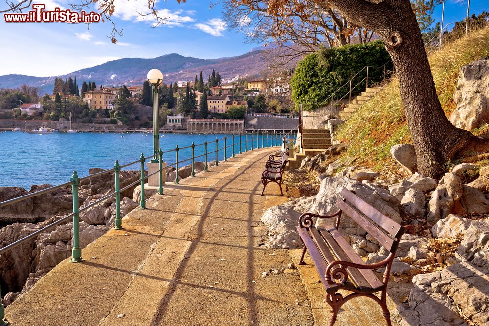 Immagine Il lungomare pedonale della Riviera di Opatija (Croazia) presso la località di Ika.