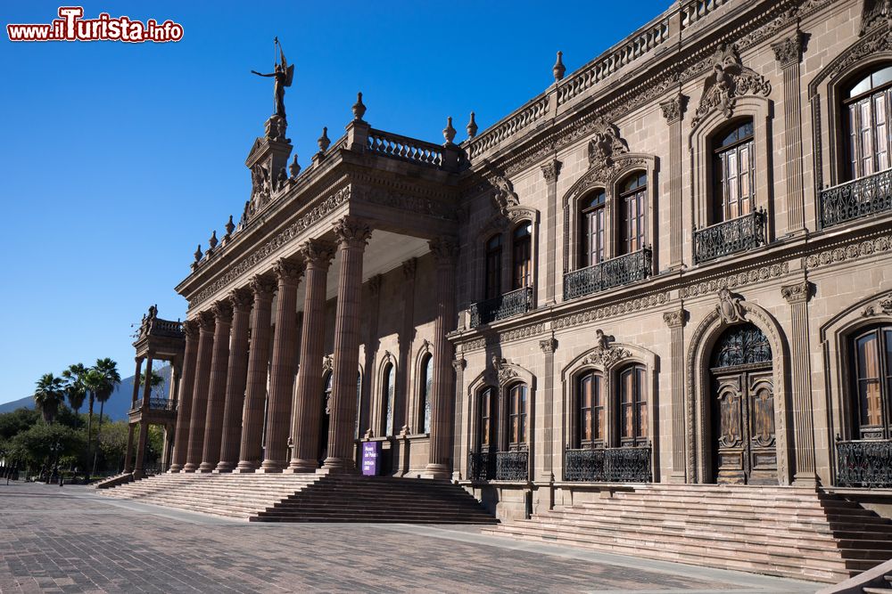 Immagine Il maestoso Palazzo del Governo di Monterrey, Messico, è visitabile dal pubblico.