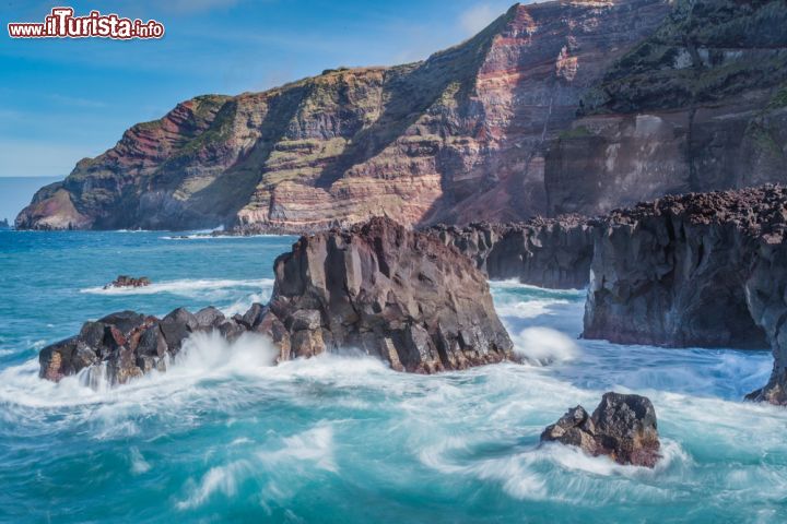 Immagine Il mare e la costa rocciosa di Sao Miguel, Azzorre, Portogallo - © Roman Sulla / Shutterstock.com