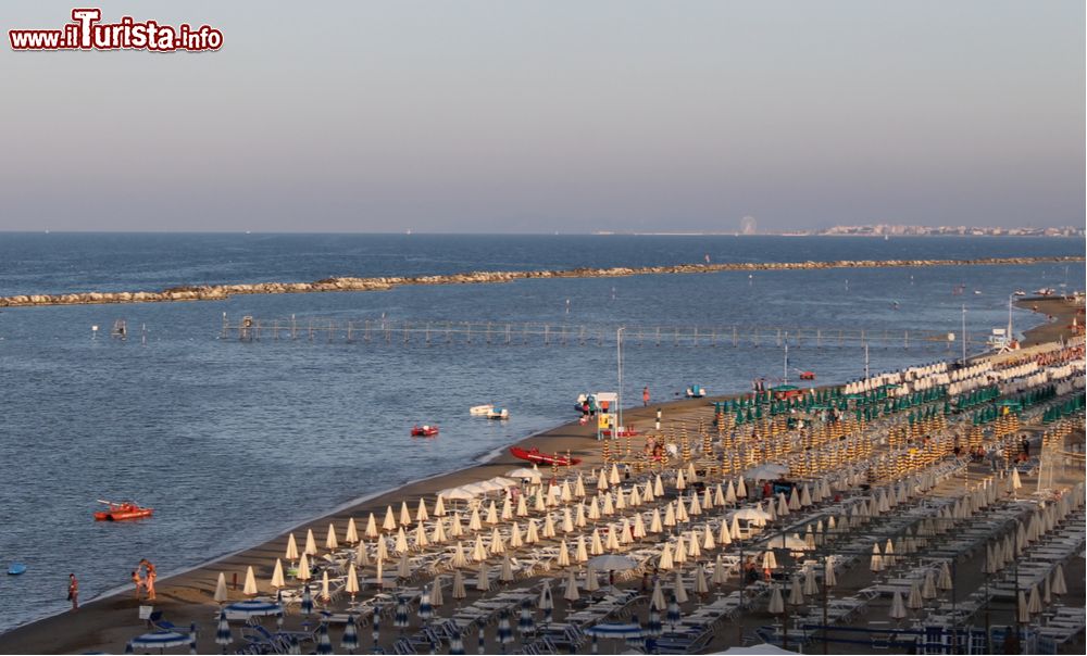 Immagine Il mare e la spiaggia di Bellaria Igea Marina vicino a Rimini, rivera Romagnola