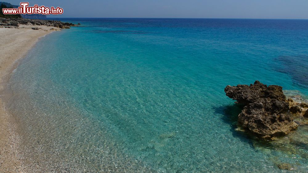 Immagine Il mare straordinario della spiaggia di Dhermi in Albania