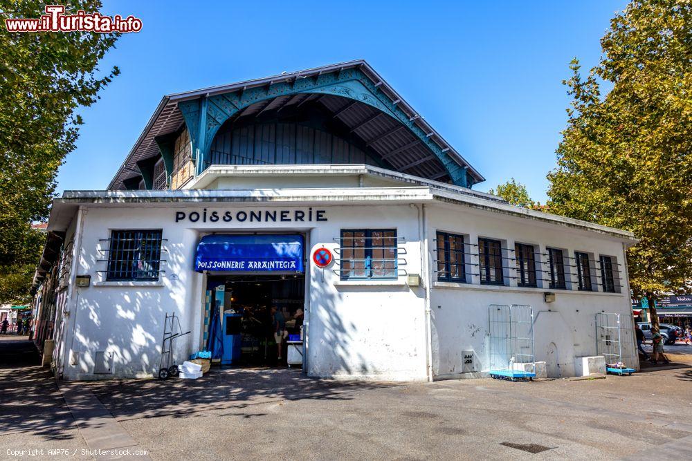 Il mercato del pesce a Les Halles, Saint-Jean-de-Luz ...