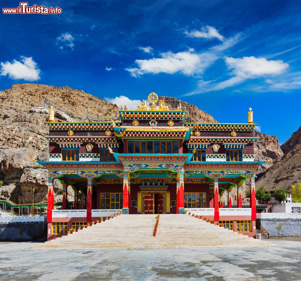 Immagine Il monastero buddhista a Kaza, Spiti Valley, Himachal Pradesh, India. In questa cittadina dell'Himachal Pradesh, capoluogo della remota valle dello Spiti, si trova uno dei luoghi di culto dedicati alla fede buddhista più importante di tutta l'India.
