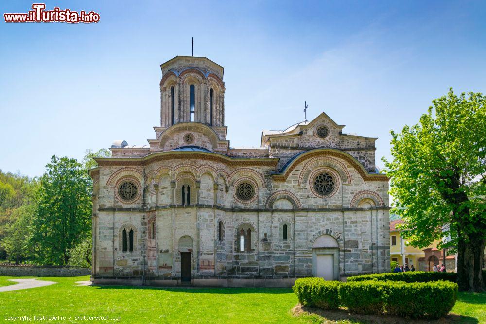 Immagine Il monastero medievale di Ljubostinja a Trstenik, Croazia. Costruito fra la fine del XIV° e l'inizio del XV° secolo, questo edificio religioso è il luogo di riposo della principessa Milica, moglie del principe Lazar divenuto famoso nella battaglia del Kosovo del 1389  - © Rastkobelic / Shutterstock.com