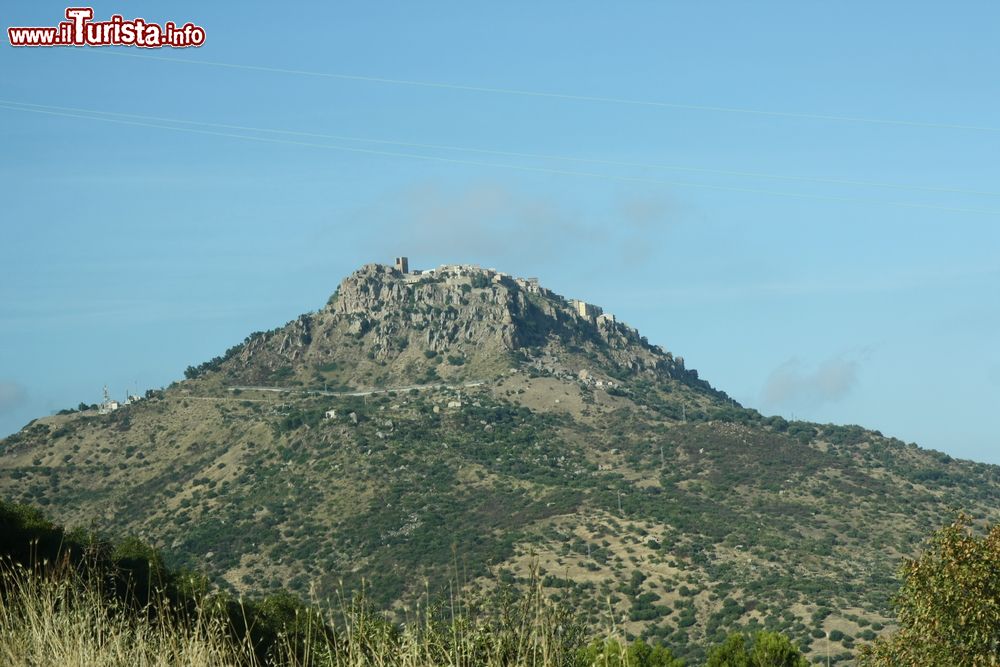 Immagine Il monte e il borgo di Pollina siamo sulla costa nord della Sicilia, tra Cefalù e Milazzo