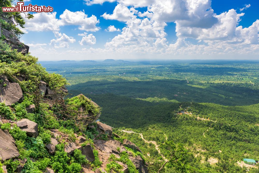 Immagine Il monte Popa, i paesaggi della Birmania da Taung Kalat.