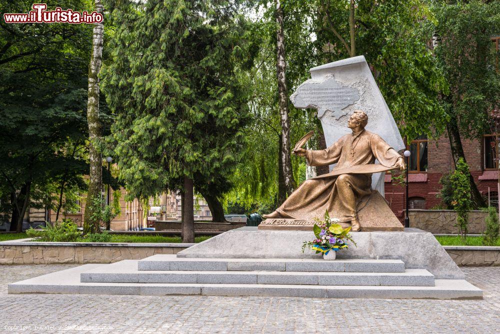 Immagine Il monumento a Mykhailo Verbytsky a Lviv, Ucraina. Verbytsky è stato un sacerdote cattolico nonché compositore ucraino del 1800 - © byvalet / Shutterstock.com