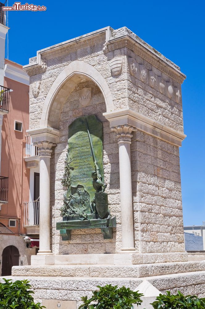 Immagine Il monumento alla Disfida di Barletta, Puglia.