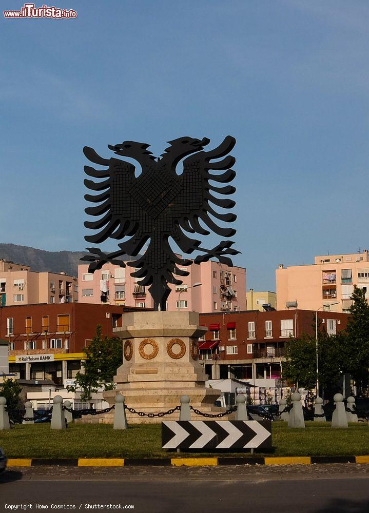 Immagine Il monumento all'aquila in Eagle Square a Tirana, Albania. Rappresenta il simbolo del paese - © Homo Cosmicos / Shutterstock.com