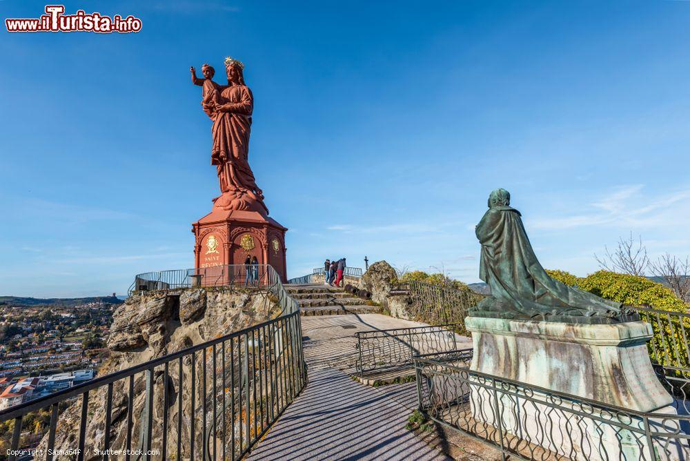 Immagine Il monumento di Notre Dame de France a Le Puy-en-Velay, Francia, sulla cima del Corneille Rock - © Sasha64f / Shutterstock.com