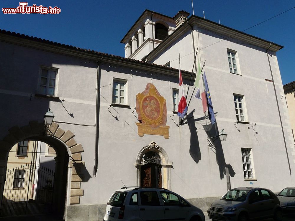 Immagine Il Municipio di Cavallermaggiore in Piemonte - © Davide Papalini, CC BY-SA 3.0, Wikipedia