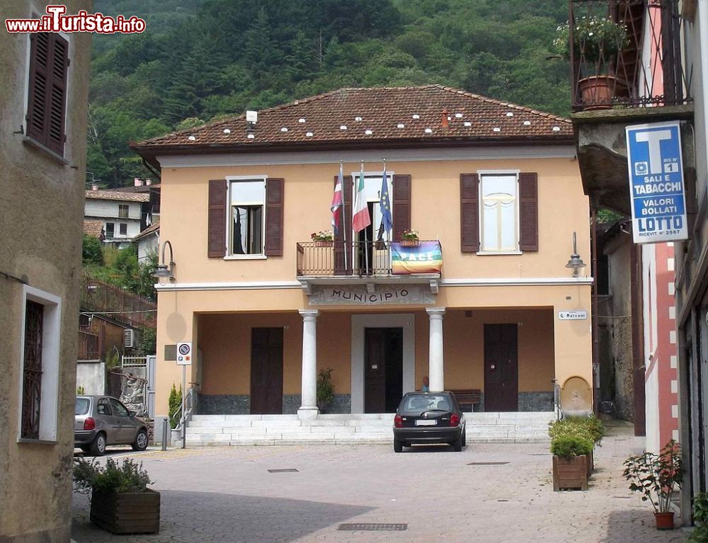 Immagine Il municipio di Cesara, Verbania-Cusio.Ossola (Piemonte) - © F Ceragioli - CC BY-SA 3.0, Wikipedia