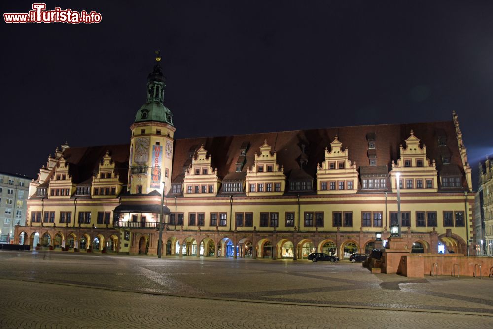 Immagine Il Municipio in stile rinascimentale di Lipsia, Germania, fotografato by night.