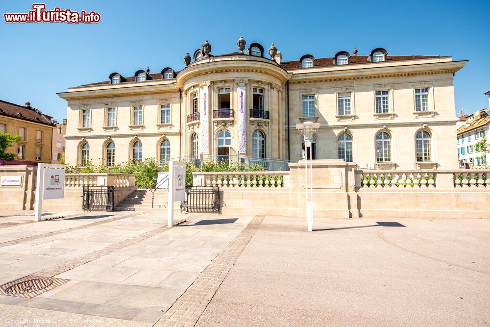 Immagine Il museo Alimentarium a Vevy, vicino al lago di Ginevra, Svizzera. E' la prima area museale al mondo dedicata esclusivamente all'alimentazione. E' ospitata in un edificio in stile neoclassico che nel 1921 fu la prima sede della Nestlé - © RossHelen / Shutterstock.com