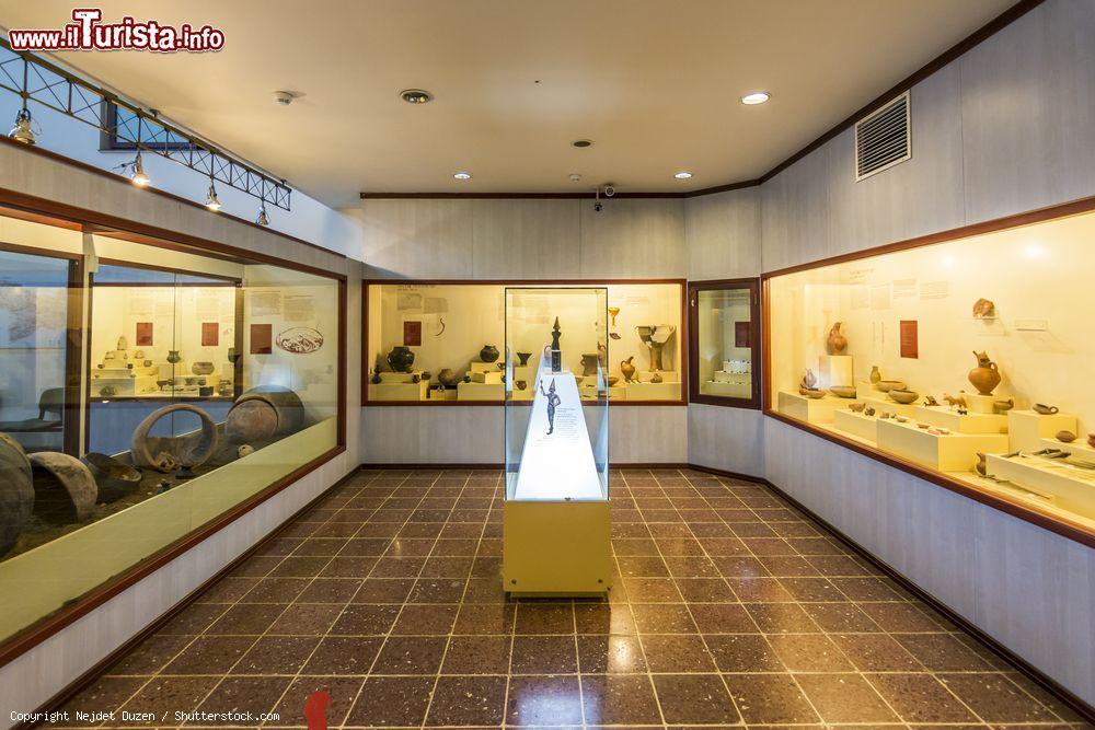 Immagine Il Museo Archeologico e delle Mummie di Amasya, Turchia. Gli oggetti esposti in quest'interessante area museale appartengono a ben 11 civiltà differenti - © Nejdet Duzen / Shutterstock.com