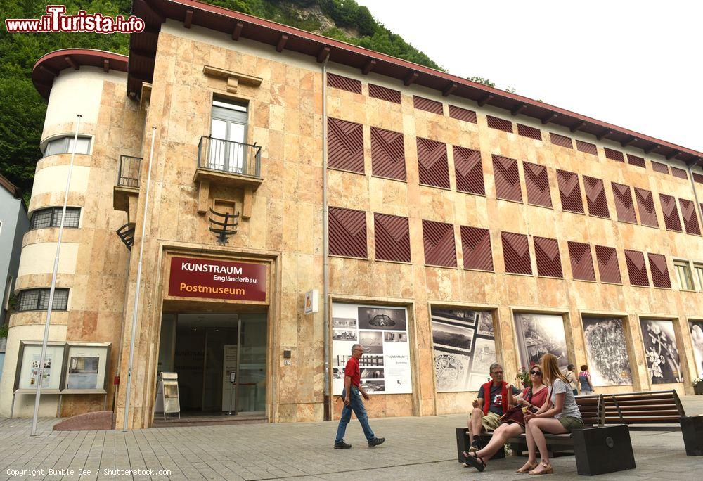 Immagine Il museo del servizio postale a Vaduz, Liechtenstein. E' una delle aree museali più prestigiose della città del principato - © Bumble Dee / Shutterstock.com