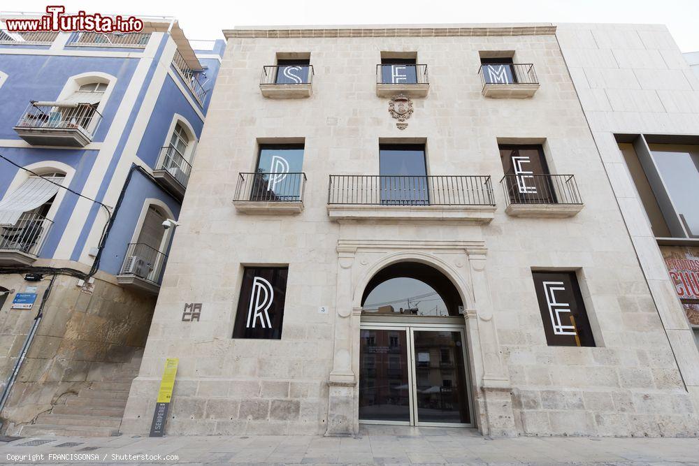 Immagine Il Museo di Arte Contemporanea a Alicante, Spagna. Creato nel 1976 da Eusebio Sempere e riaperto nel 2011 in seguito a un importante restauro, il museo comprende ora tre collezioni permanenti di circa 800 opere - © FRANCISGONSA / Shutterstock.com