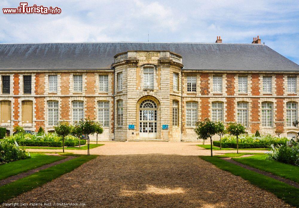 Immagine Il Museo di Belle Arti a Chartres, Francia: è ospitato nell'ex palazzo vescovile della città - © Luis Pizarro Ruiz / Shutterstock.com